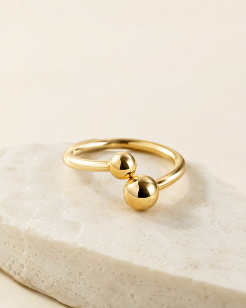 Bague Orbelle — bijou Elora sur fond ivoire