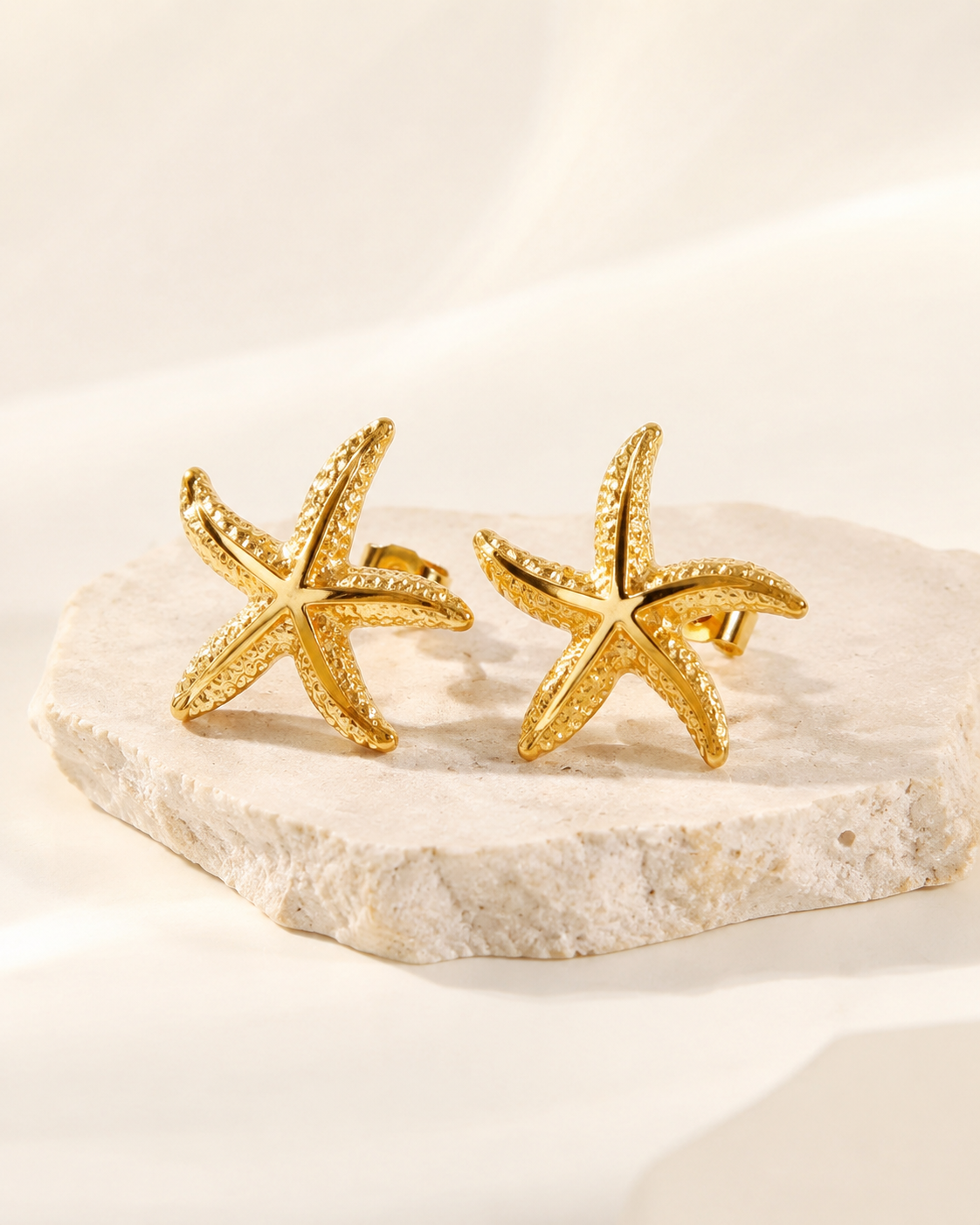 Boucles Étoile Azur — bijou Elora sur fond ivoire