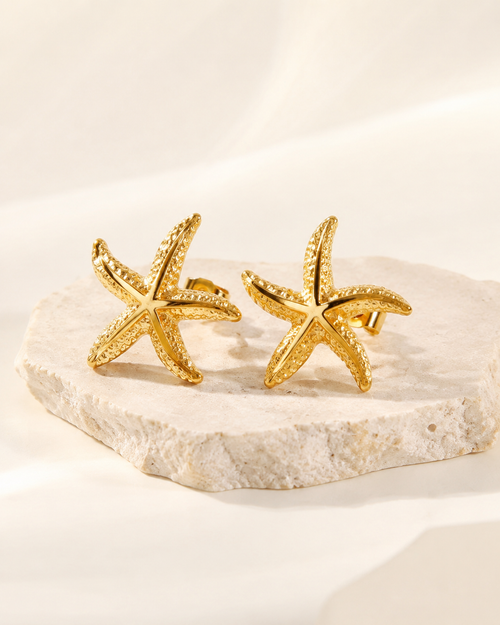 Boucles Étoile Azur — bijou Elora sur fond ivoire